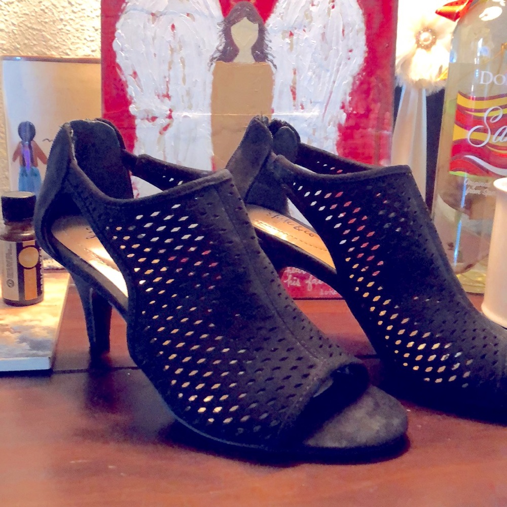 Dress shoes